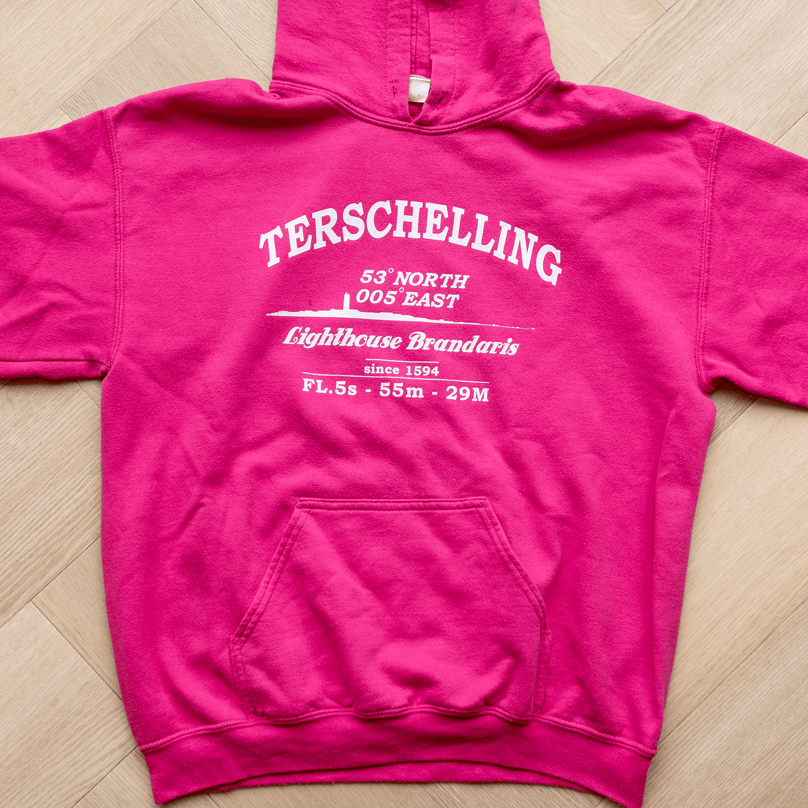Een sweater met de tekst 'Terschelling' erop.
